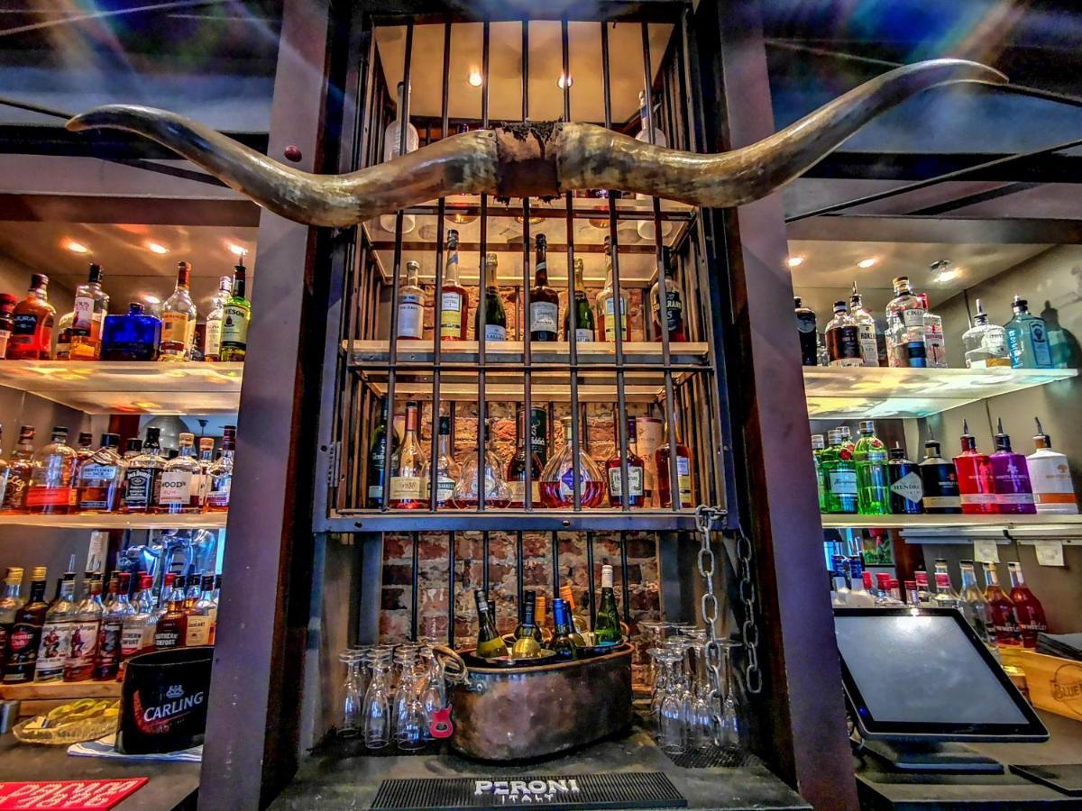 Ox Hotel, Bar, & Grill พูล ภายนอก รูปภาพ