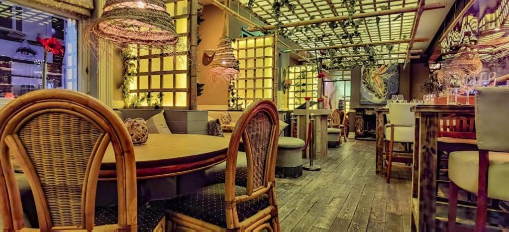 Ox Hotel, Bar, & Grill พูล ภายนอก รูปภาพ