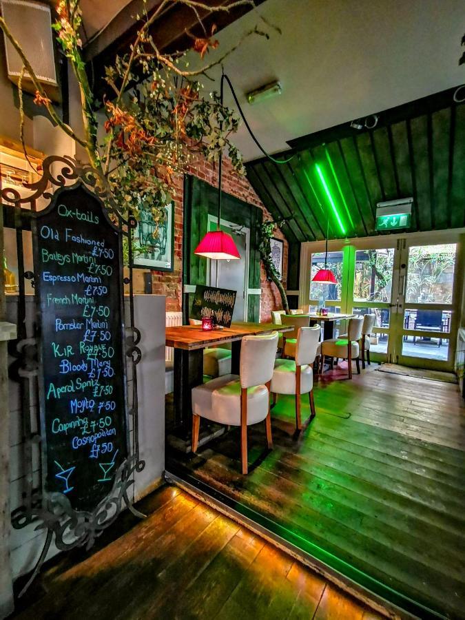 Ox Hotel, Bar, & Grill พูล ภายนอก รูปภาพ