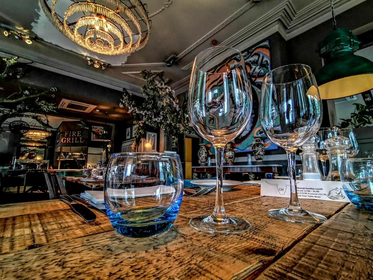 Ox Hotel, Bar, & Grill พูล ภายนอก รูปภาพ