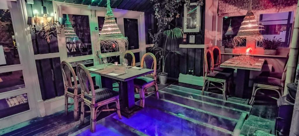 Ox Hotel, Bar, & Grill พูล ภายนอก รูปภาพ
